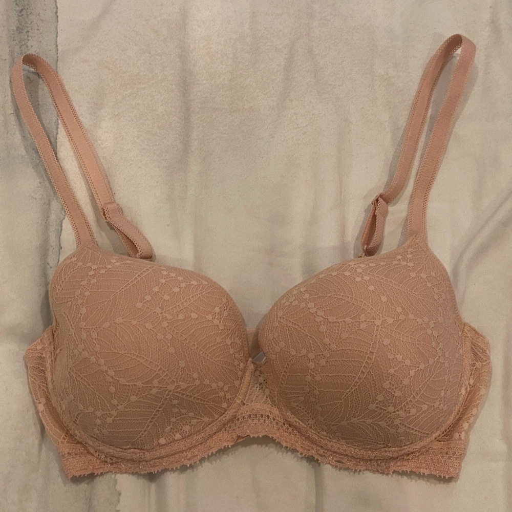 Barely-worn Simone Perele Plunge Bra in size 30E (30DD)